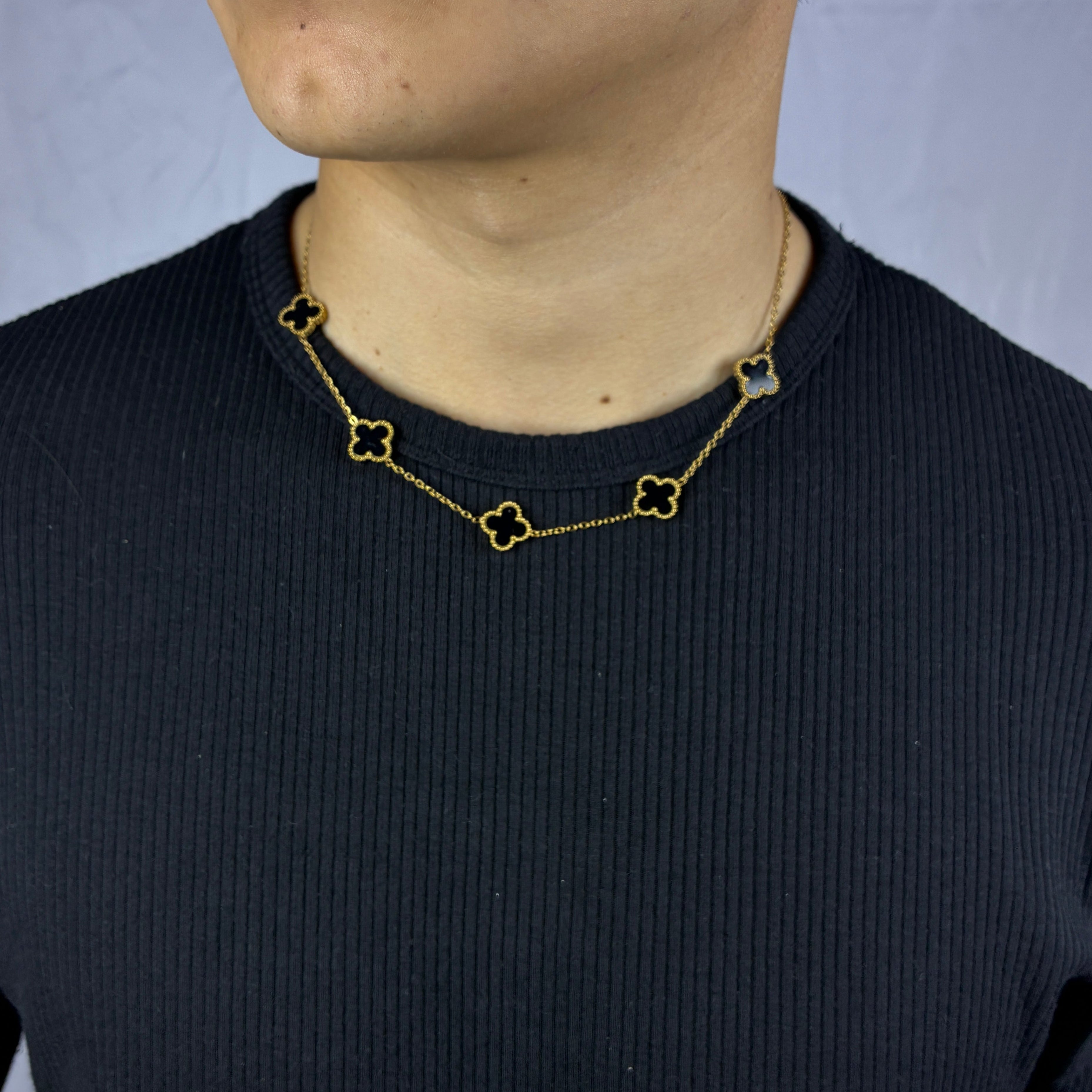 Collar Van Cleef Gold Negro