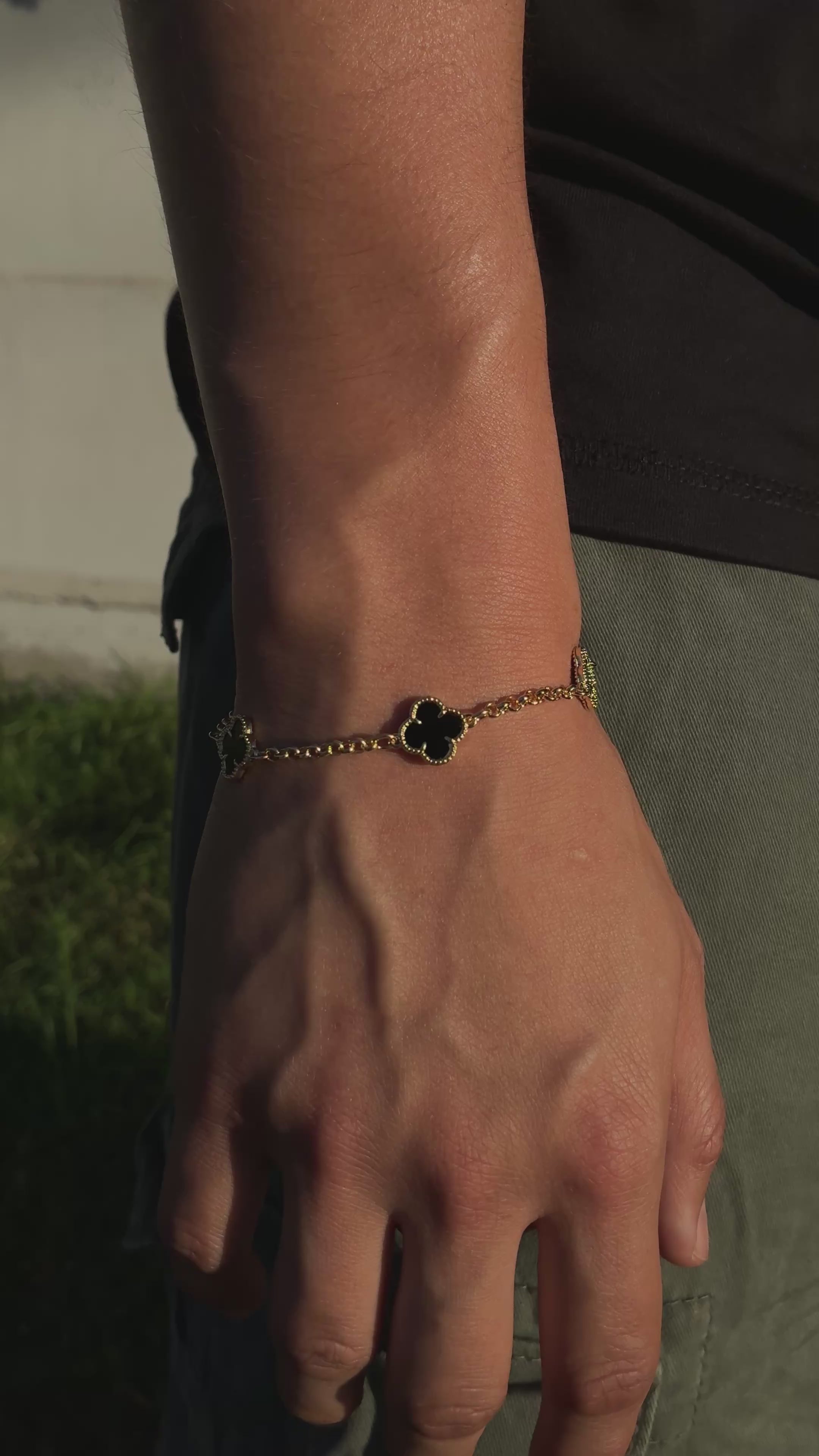 Pulsera Van Cleef Gold Negra