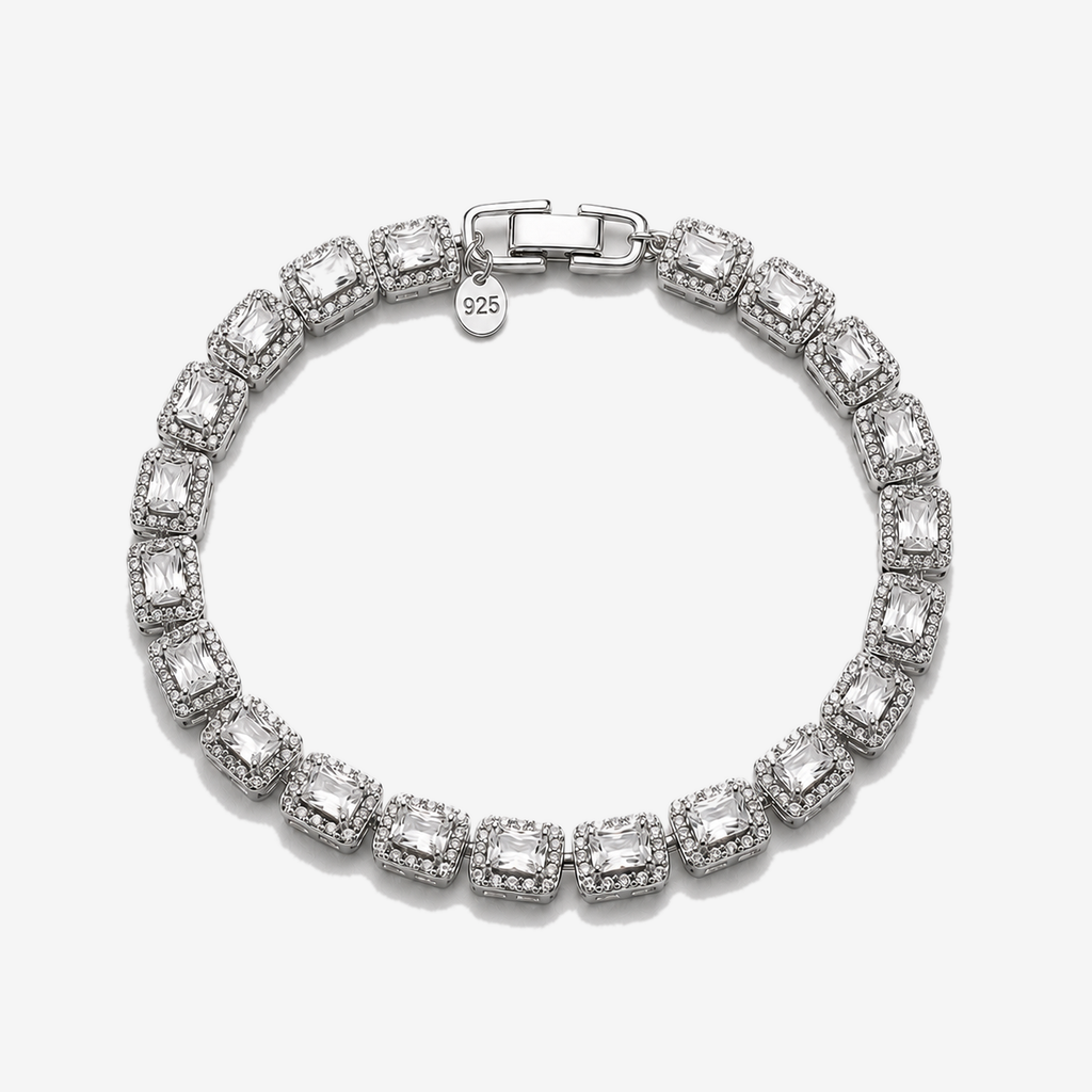 Pulsera Tennis Luxe Rectangular en Plata 925 con circones rectangulares sobre fondo gris claro