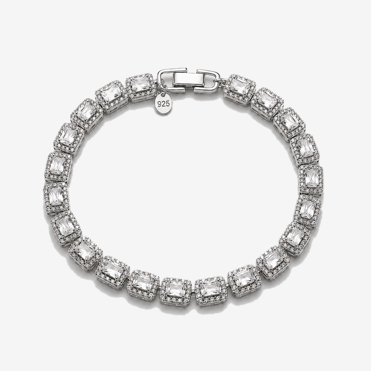 Pulsera Tennis Luxe Rectangular en Plata 925 con circones rectangulares sobre fondo gris claro